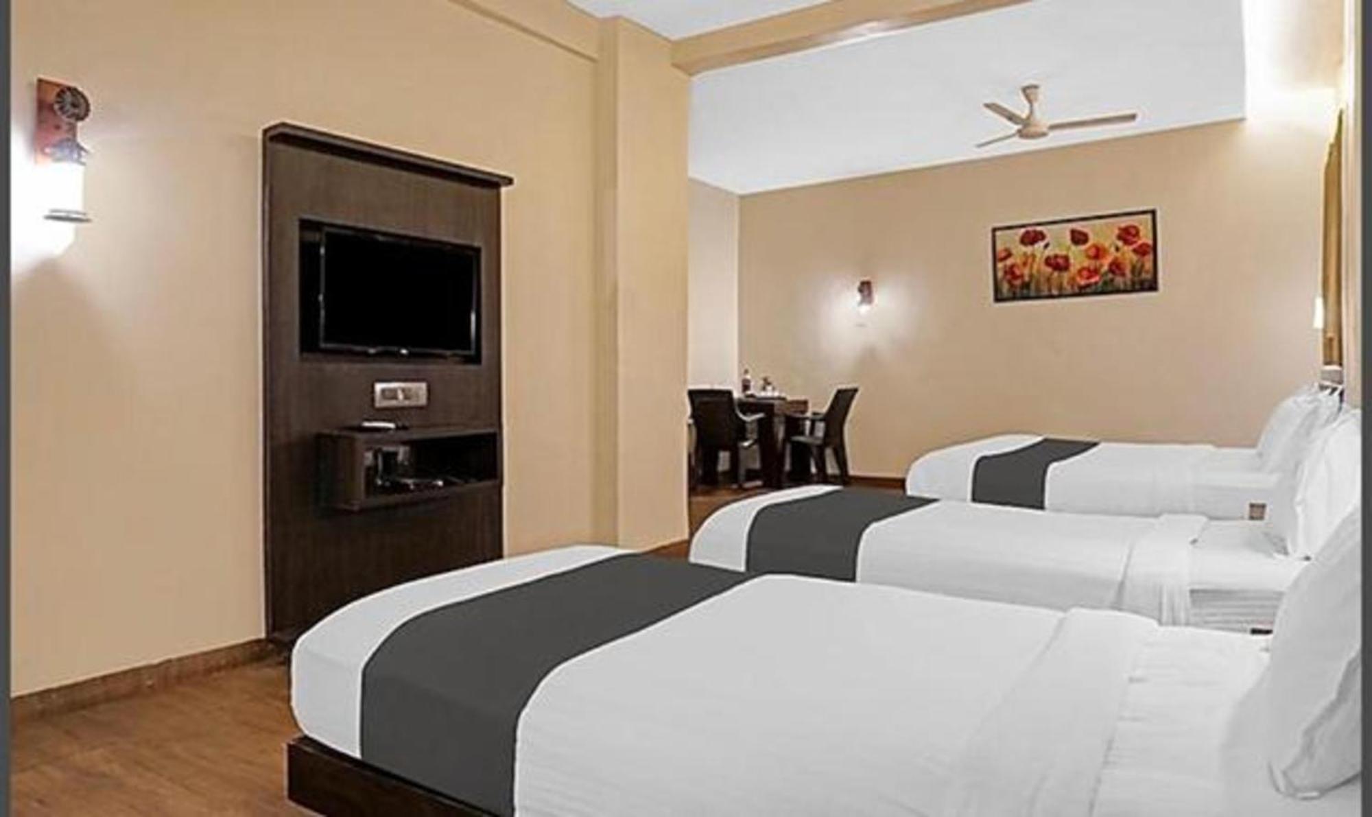 Omkar Executive Hotel Yerandwane Luaran gambar